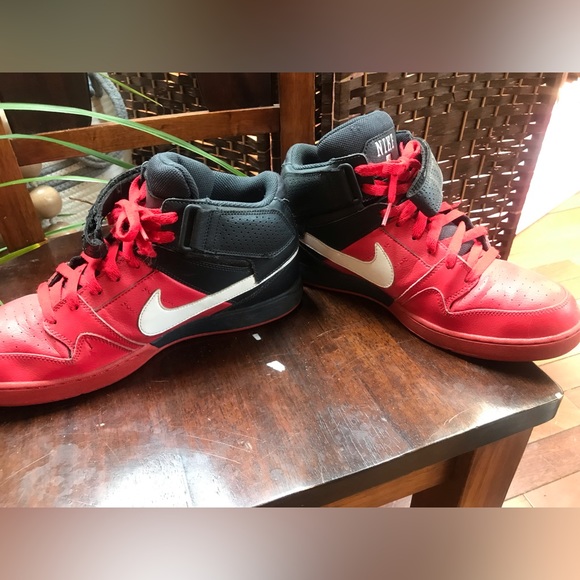 nike zoom mogan mid
